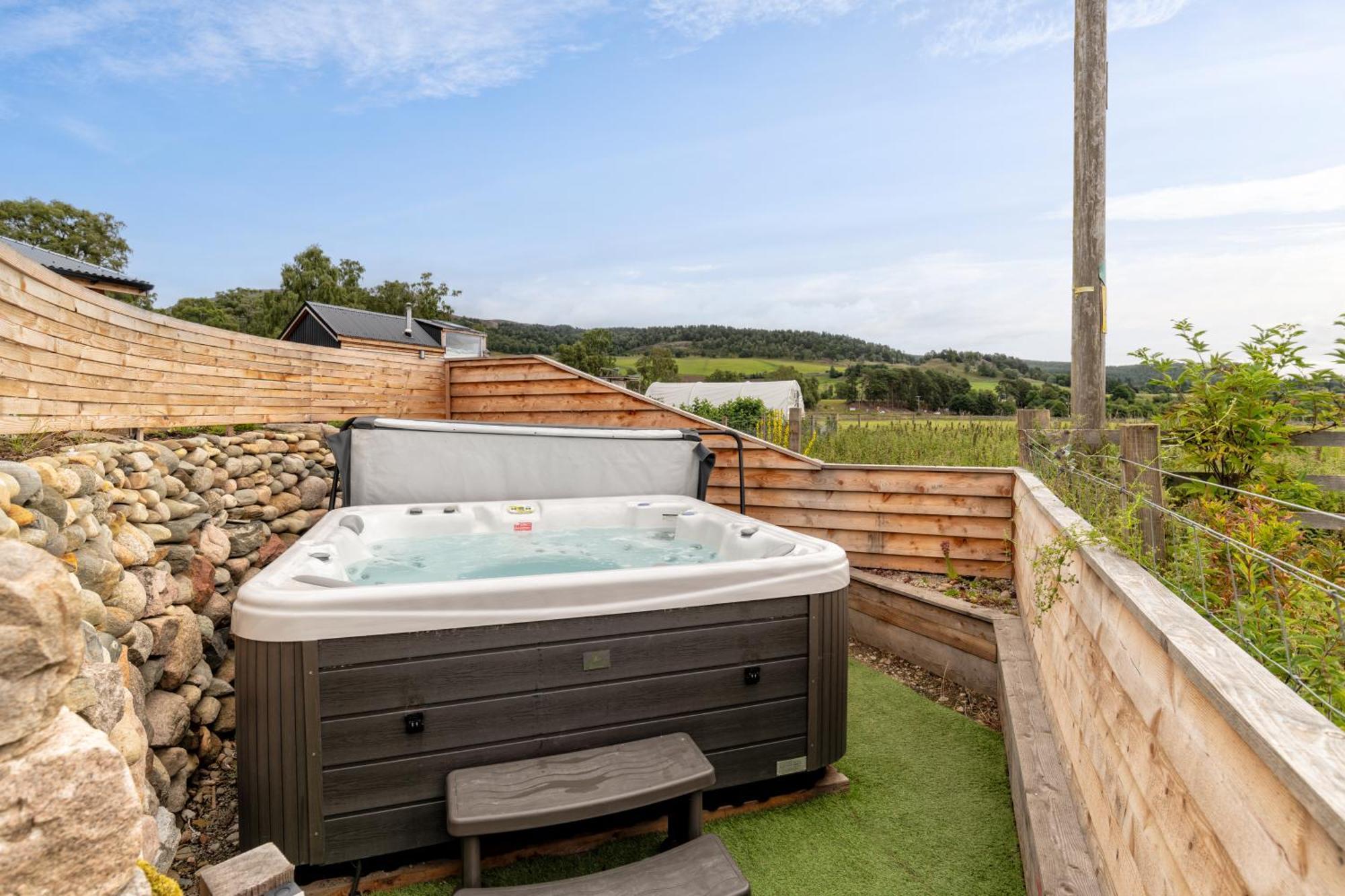 Alba - Charming Boutique Forest View Cabin With Hot Tub In Ballater Εξωτερικό φωτογραφία